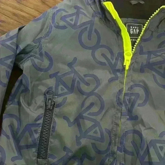 BabyGap lightweight windbreaker jacket - Picture 3 of 4